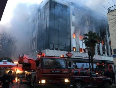 Βίντεο από το εσωτερικό της ΔΟΥ Λάρισας- Βομβαρδισμένο τοπίο θυμίζουν οι εικόνες